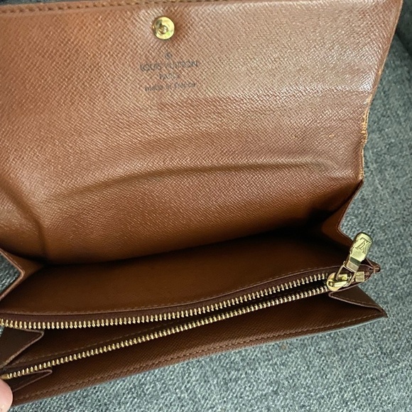 Louis Vuitton Monogram Sarah Wallet - Picture 13 of 13